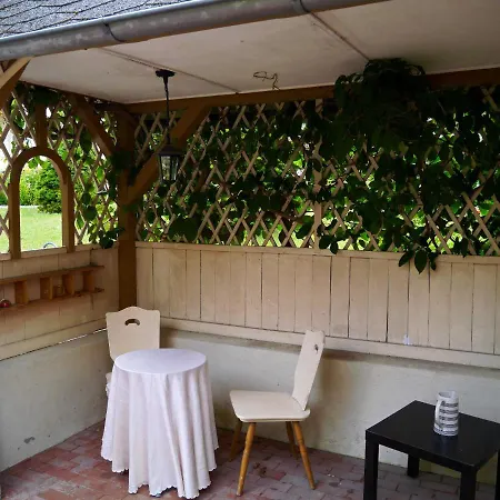 ホームステイ Ferienzimmer Kraehennest